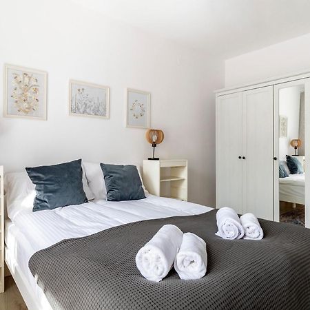 Wonderful 2- Bedroom Apartment With Soul Wwa70 Варшава Экстерьер фото