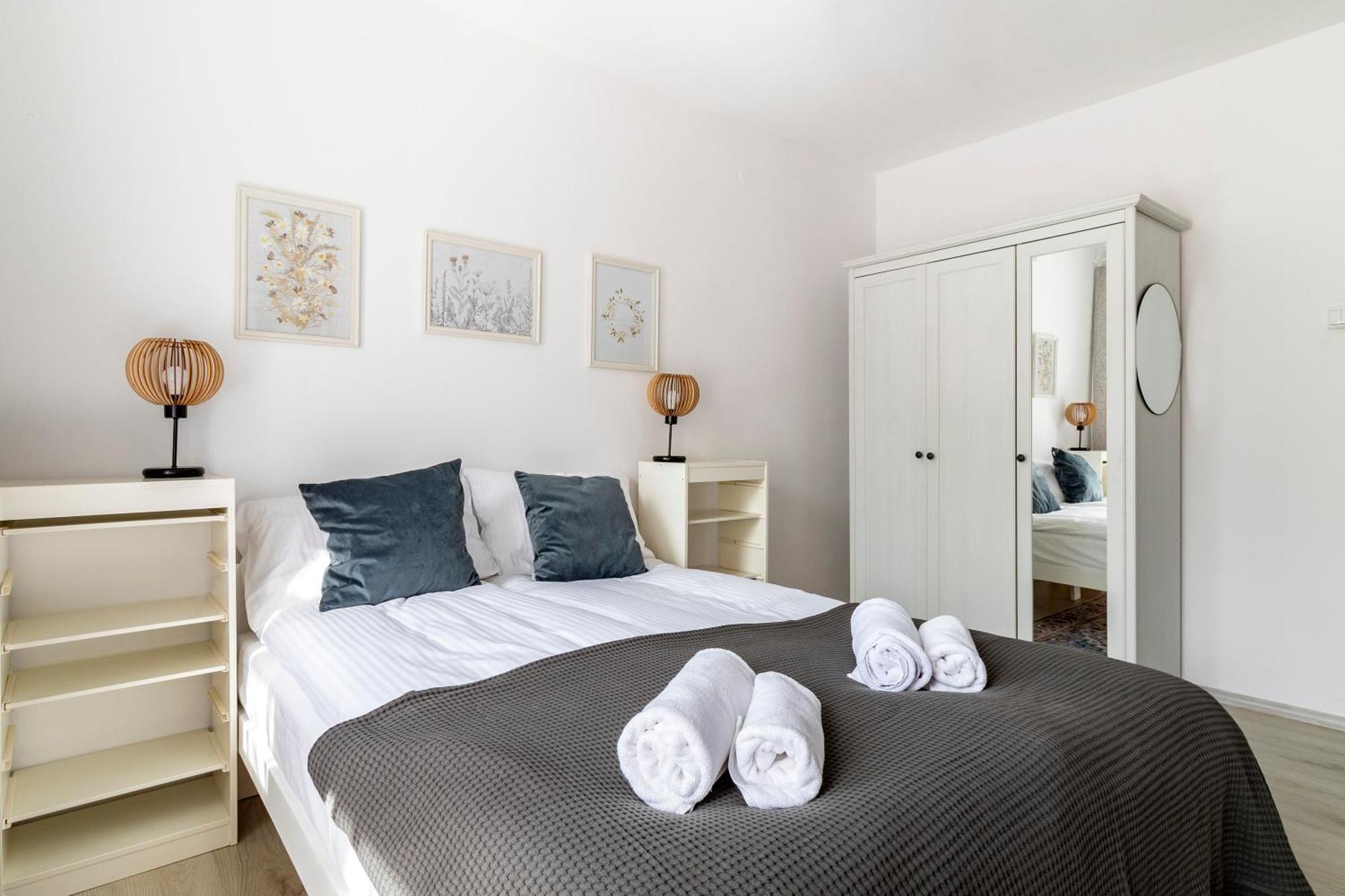 Wonderful 2- Bedroom Apartment With Soul Wwa70 Варшава Экстерьер фото
