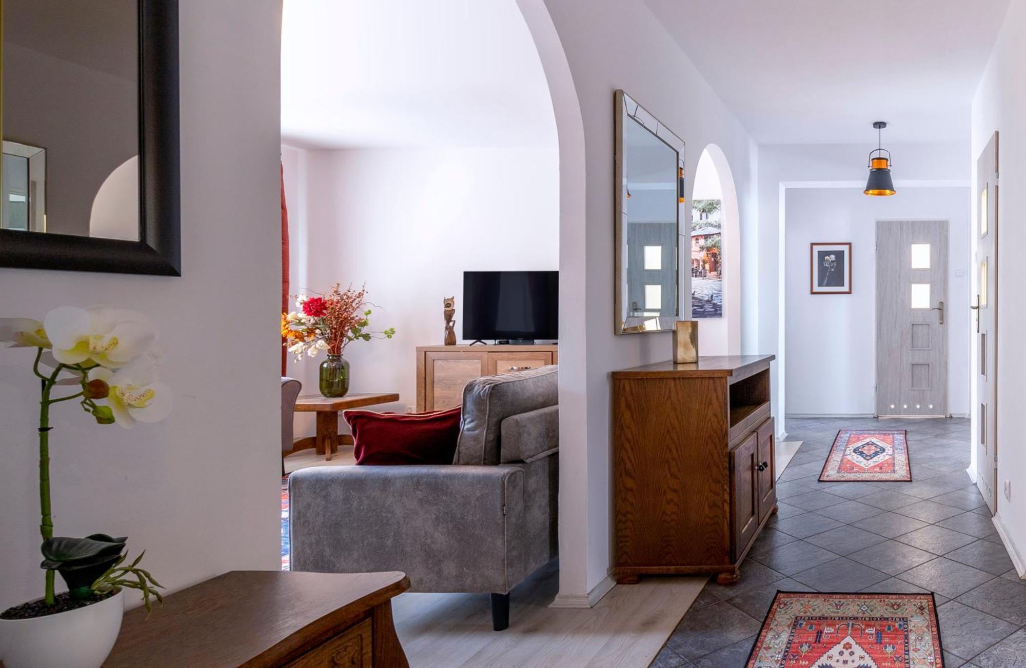 Wonderful 2- Bedroom Apartment With Soul Wwa70 Варшава Экстерьер фото